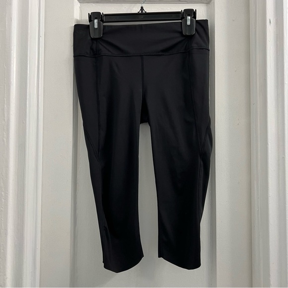 Athleta Stash Pocket Capri Leggings, black size small - Picture 2 of 6